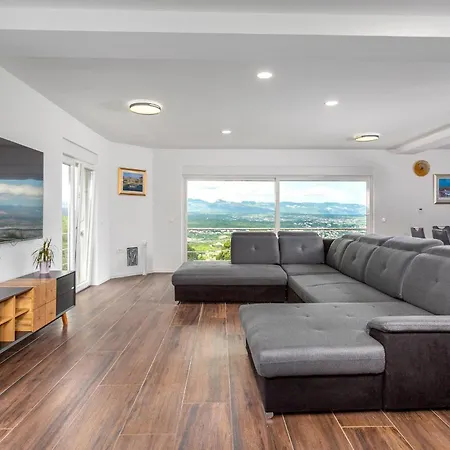 Amazing In Rukavac With Kitchen Holiday home