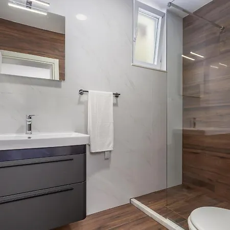 Holiday home Amazing In Rukavac With Kitchen