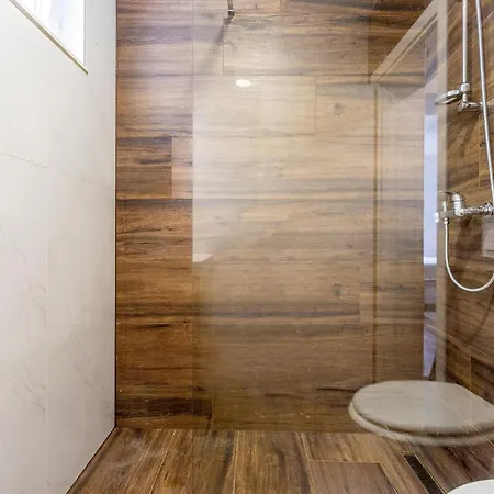 Amazing In Rukavac With Kitchen *